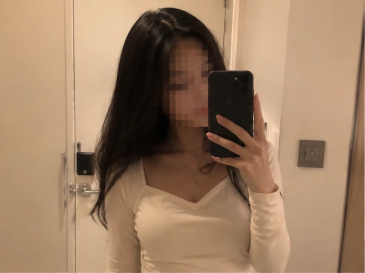Seoul Outcall therapist portrait alongside English booking information